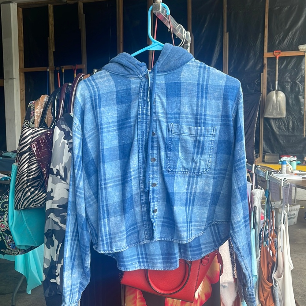 american eagle cropped hooded flannel